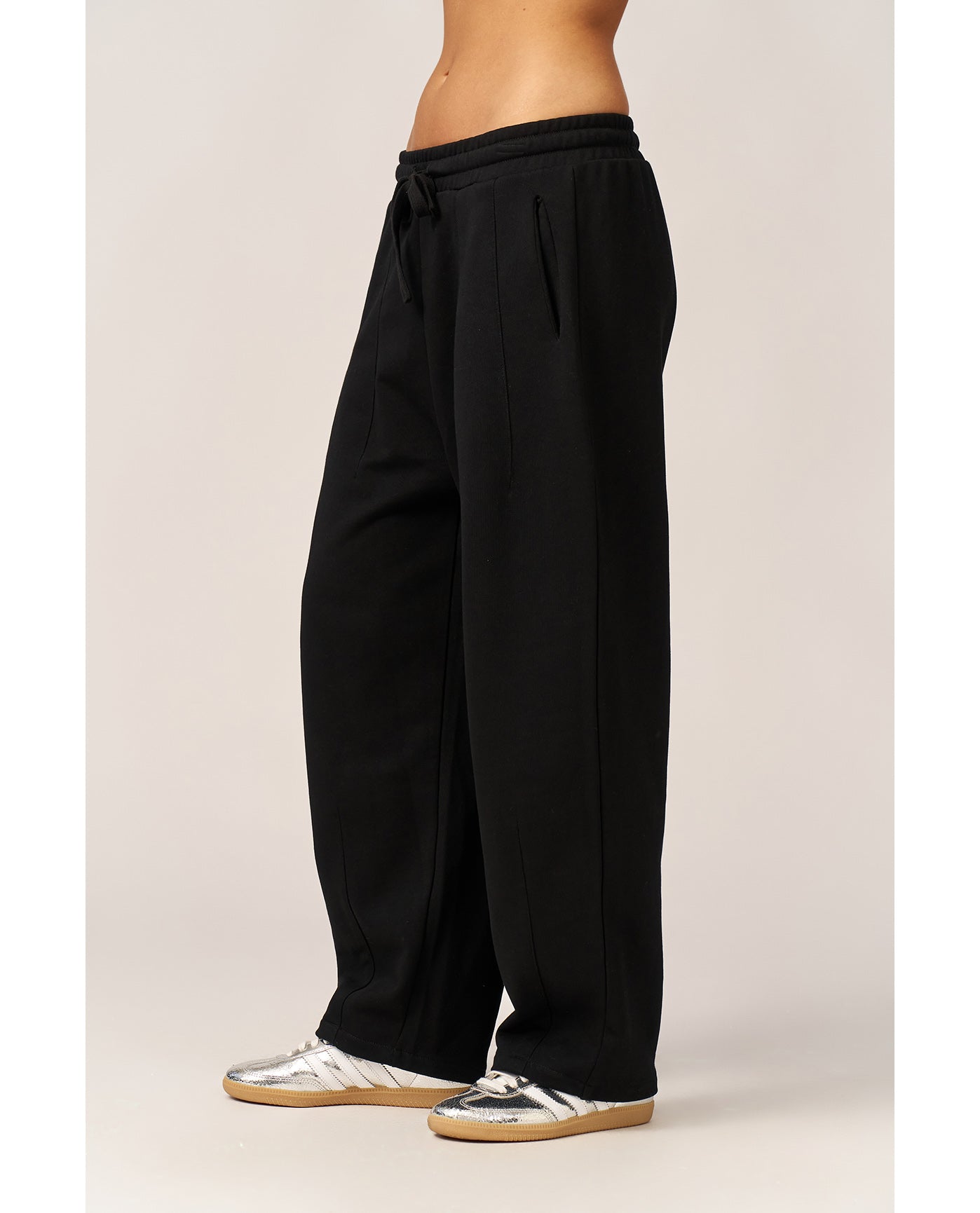 Cozy Coast Airport Princess Seam Sweatpants-Black