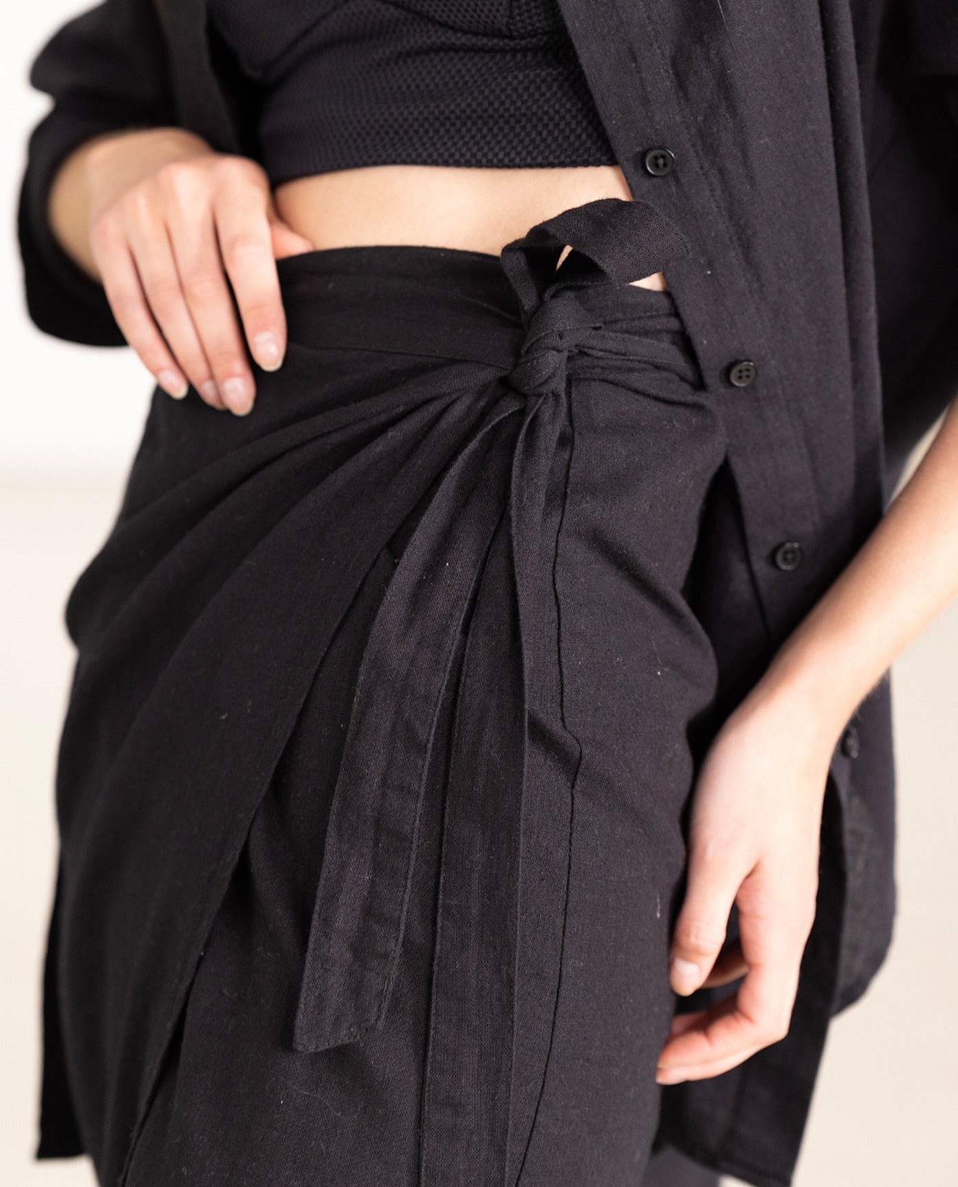 Close Up View Of Gottex Beach Life Wrap Midi Cover Up Skirt | Black