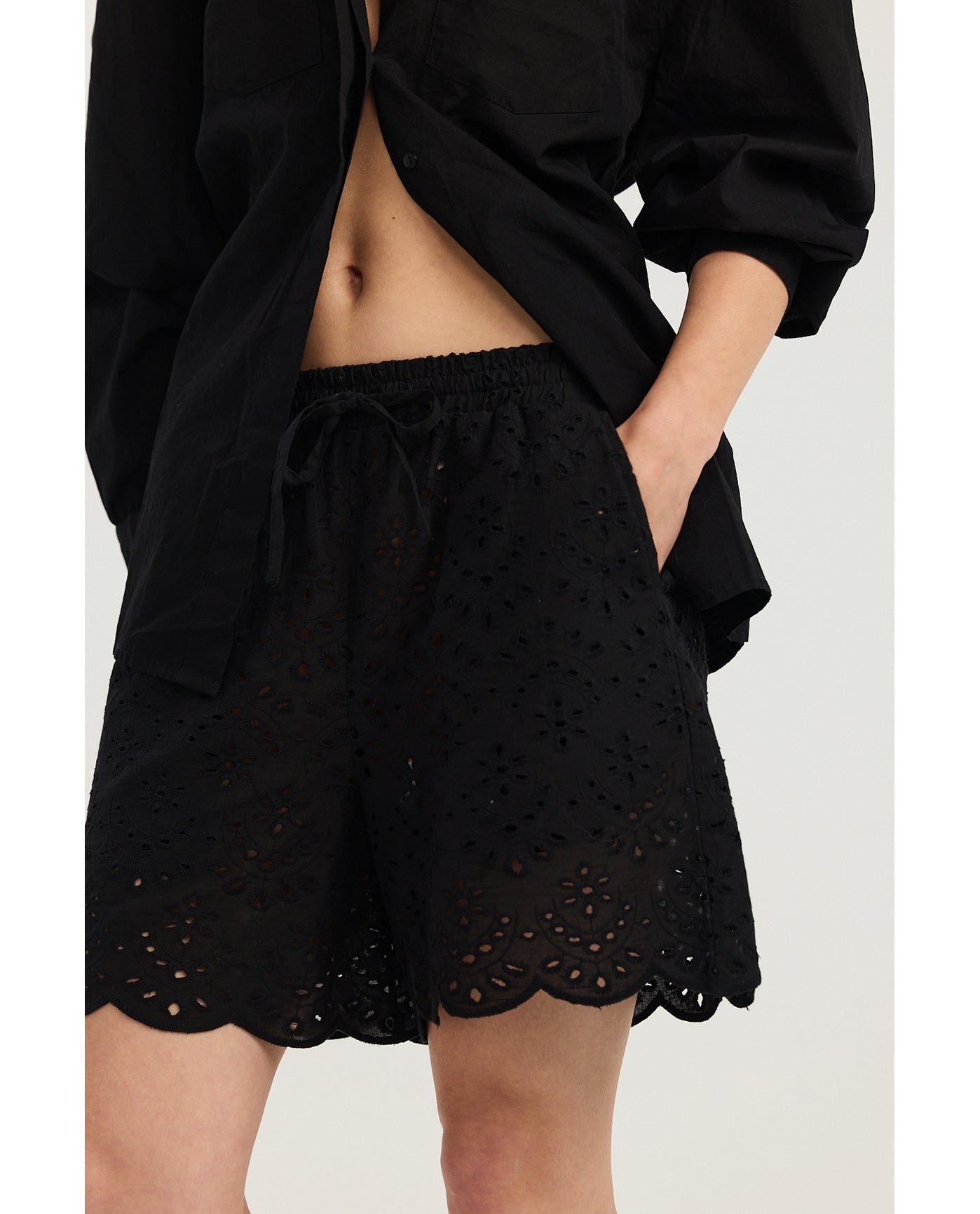Giselle Guipure Lace Shorts -Black
